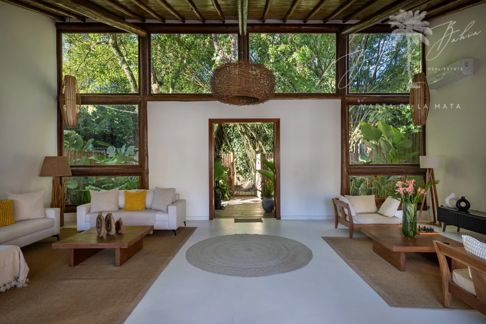 Imagens do imóveis CASA DE ALTO PADRÃO COM 5 SUITES E PISCINA A 50M DA PRAIA EM TRANCOSO | VILA VERDE