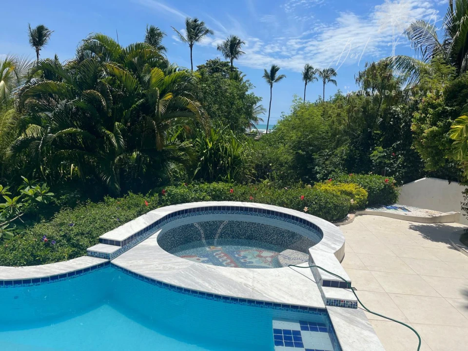 Imagens do imóveis ALUGA-SE VILLA HIBISCUS OCEAN – 5 SUÍTES, VISTA MAR E ACESSO DIRETO À PRAIA