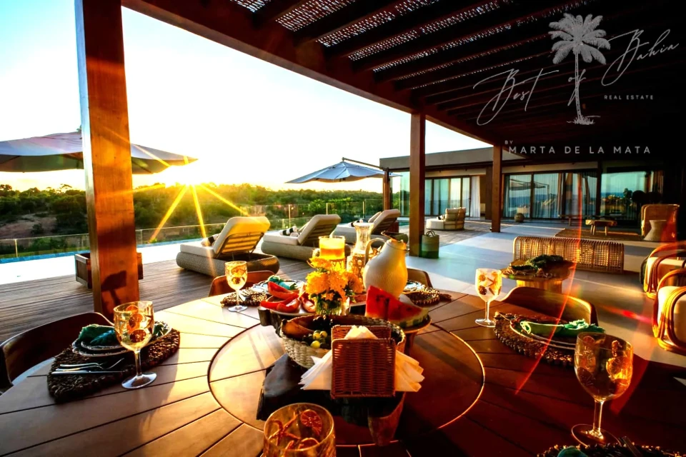Imagens do imóveis Descubra a Casa Reserva dos Sonhos no Alto do Mucugê. Mansão exclusiva com 9 suítes, espetacular vista para o mar e mata, piscina infinita e spa.
