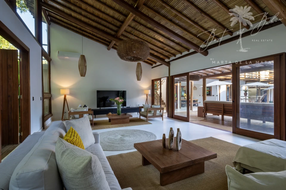 Imagens do imóveis CASA DE ALTO PADRÃO COM 5 SUITES E PISCINA A 50M DA PRAIA EM TRANCOSO | VILA VERDE