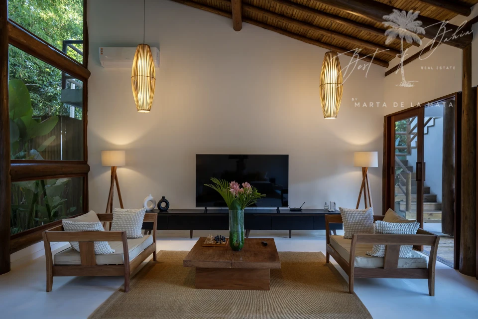 Imagens do imóveis CASA DE ALTO PADRÃO COM 5 SUITES E PISCINA A 50M DA PRAIA EM TRANCOSO | VILA VERDE