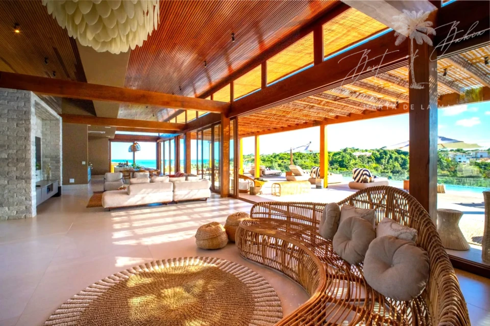 Imagens do imóveis Descubra a Casa Reserva dos Sonhos no Alto do Mucugê. Mansão exclusiva com 9 suítes, espetacular vista para o mar e mata, piscina infinita e spa.