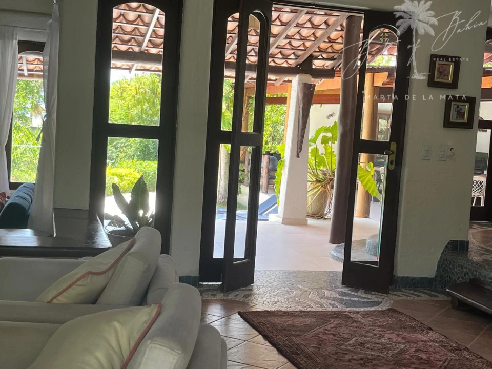 Imagens do imóveis ALUGA-SE VILLA HIBISCUS OCEAN – 5 SUÍTES, VISTA MAR E ACESSO DIRETO À PRAIA