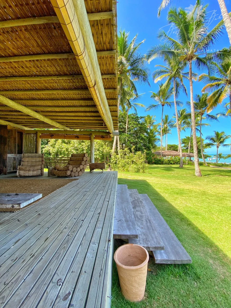 Imagens do imóveis Villa dos Espelhos: 3 suítes com o privilégio de estar a passos das águas cristalinas.