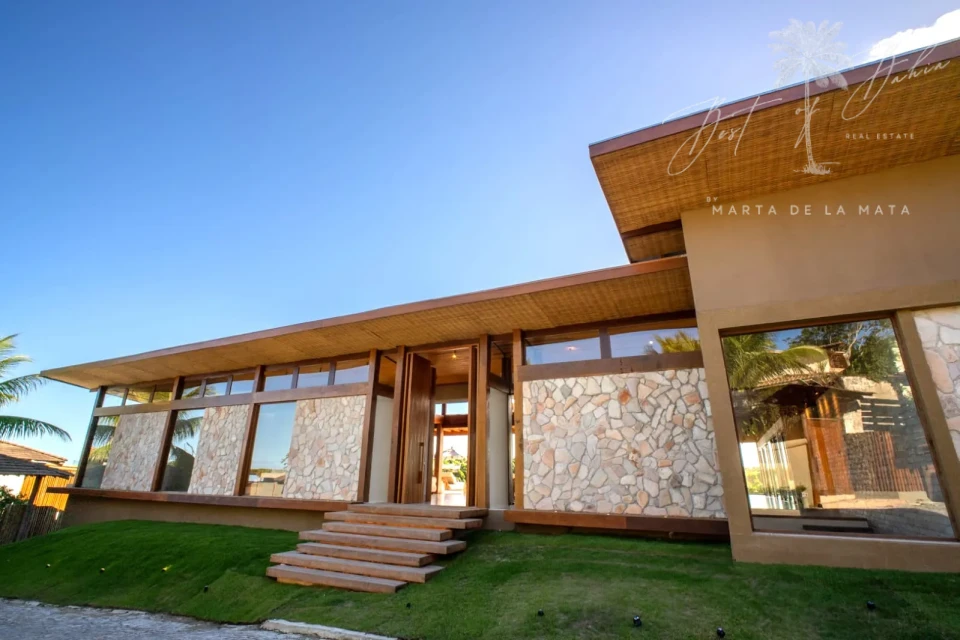 Imagens do imóveis Descubra a Casa Reserva dos Sonhos no Alto do Mucugê. Mansão exclusiva com 9 suítes, espetacular vista para o mar e mata, piscina infinita e spa.