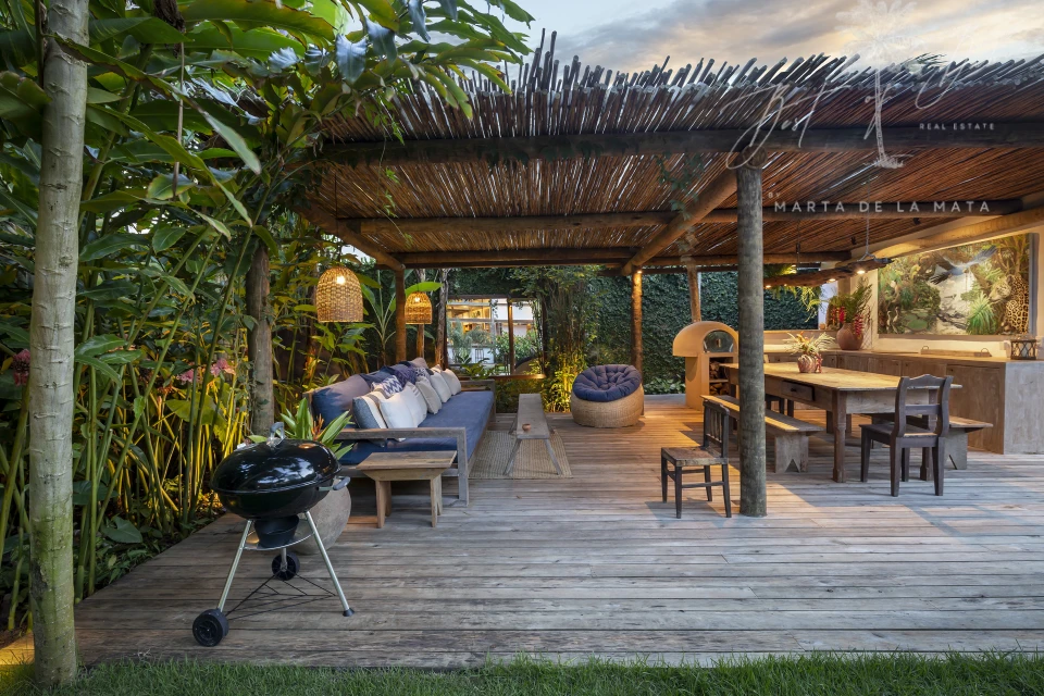 Imagens do imóveis ALUGA-SE CASA DAS PALMEIRAS – 4 SUÍTES, PISCINA E ÁREA GOURMET PRÓXIMO AO QUADRADO