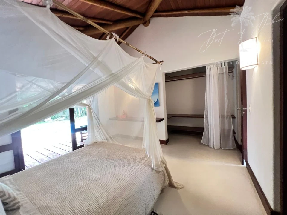 Imagens do imóveis Casa Coqueiros  com 4 suítes , piscina e academia.
