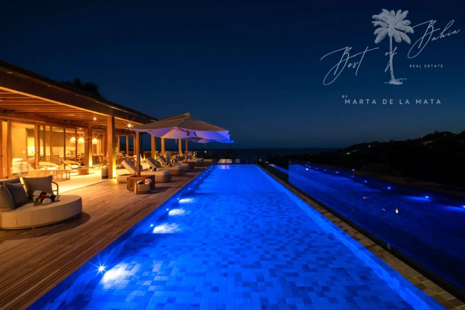 Imagens do imóveis Descubra a Casa Reserva dos Sonhos no Alto do Mucugê. Mansão exclusiva com 9 suítes, espetacular vista para o mar e mata, piscina infinita e spa.