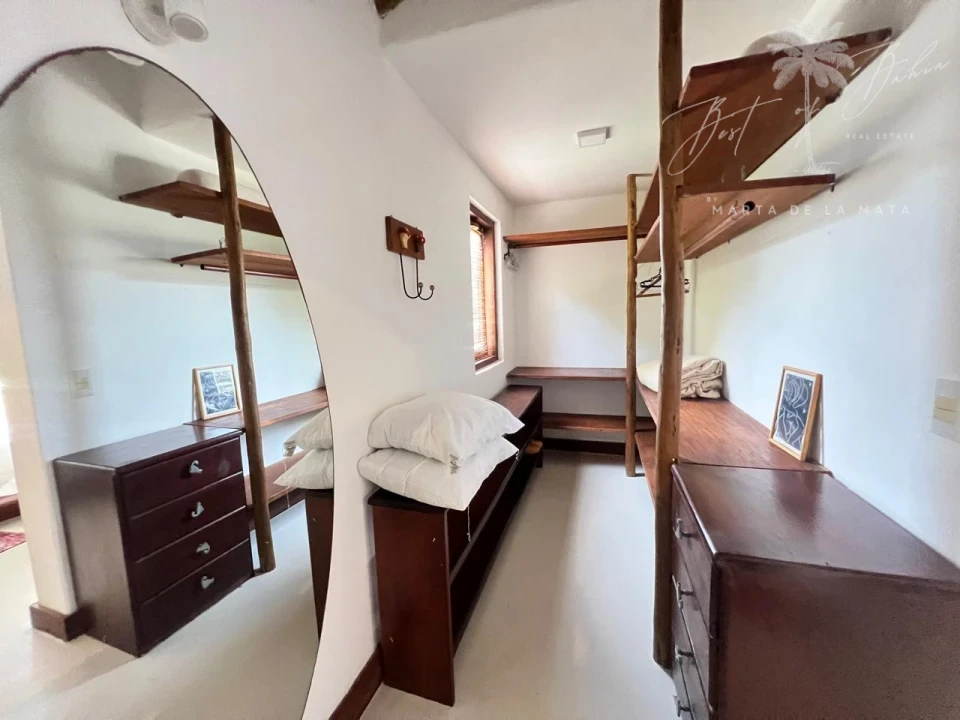 Imagens do imóveis Casa Coqueiros  com 4 suítes , piscina e academia.