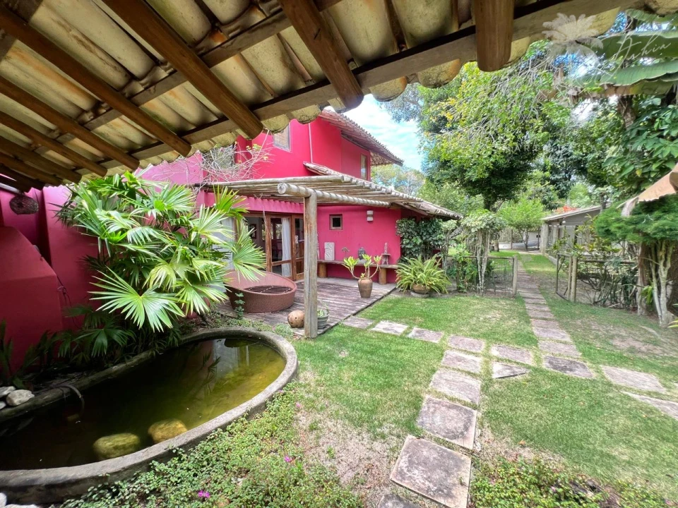 Imagens do imóveis Casa Coqueiros  com 4 suítes , piscina e academia.