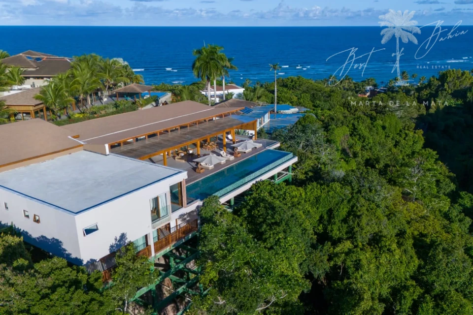 Imagens do imóveis Descubra a Casa Reserva dos Sonhos no Alto do Mucugê. Mansão exclusiva com 9 suítes, espetacular vista para o mar e mata, piscina infinita e spa.