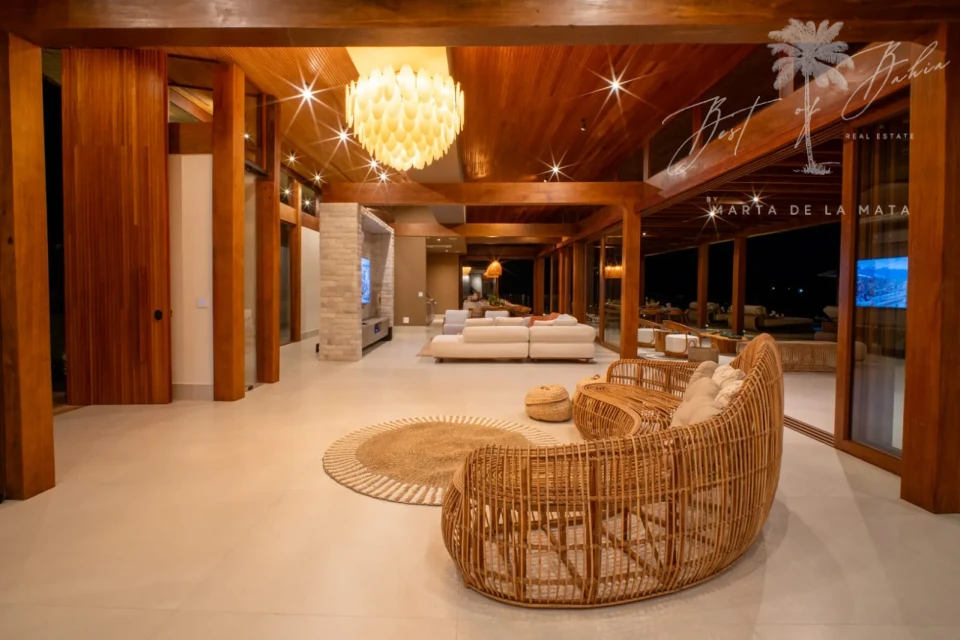 Imagens do imóveis Descubra a Casa Reserva dos Sonhos no Alto do Mucugê. Mansão exclusiva com 9 suítes, espetacular vista para o mar e mata, piscina infinita e spa.