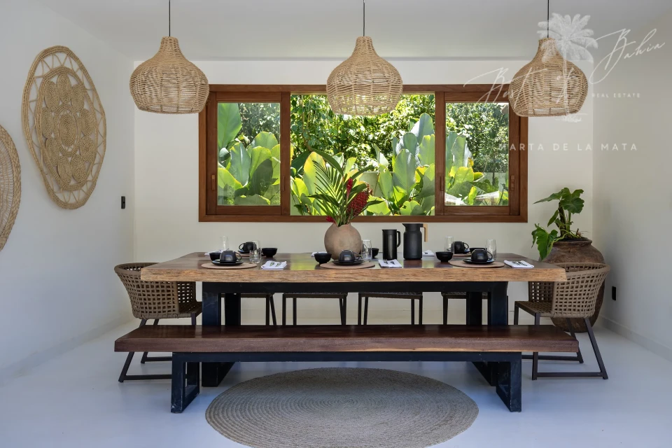 Imagens do imóveis CASA DE ALTO PADRÃO COM 5 SUITES E PISCINA A 50M DA PRAIA EM TRANCOSO | VILA VERDE