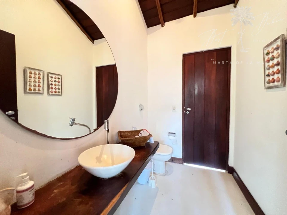 Imagens do imóveis Casa Coqueiros  com 4 suítes , piscina e academia.