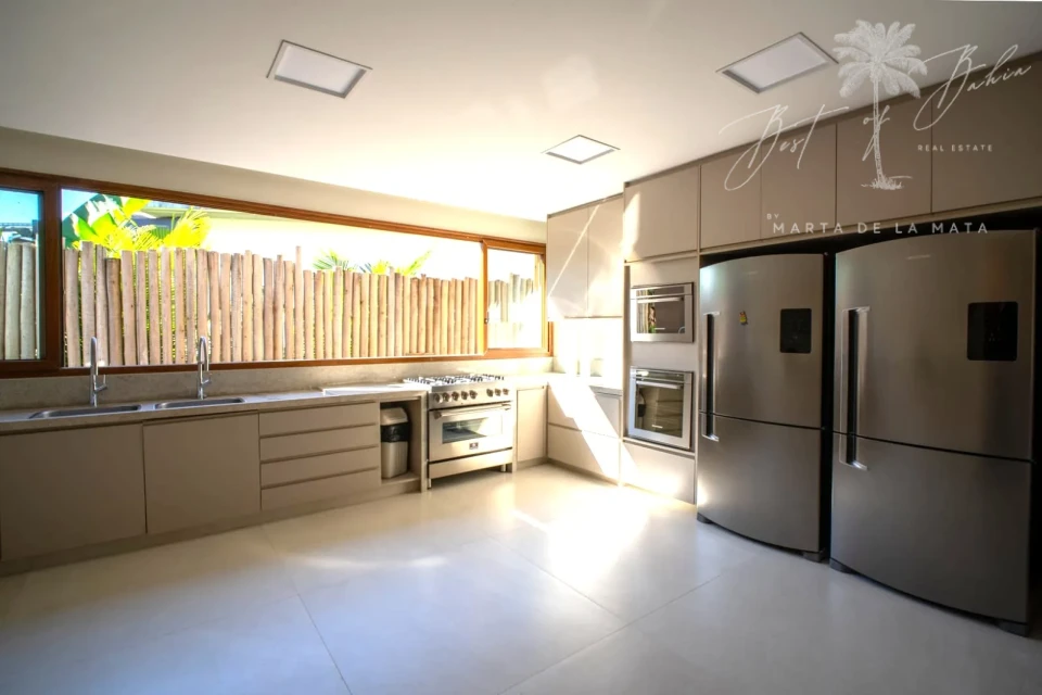 Imagens do imóveis Descubra a Casa Reserva dos Sonhos no Alto do Mucugê. Mansão exclusiva com 9 suítes, espetacular vista para o mar e mata, piscina infinita e spa.