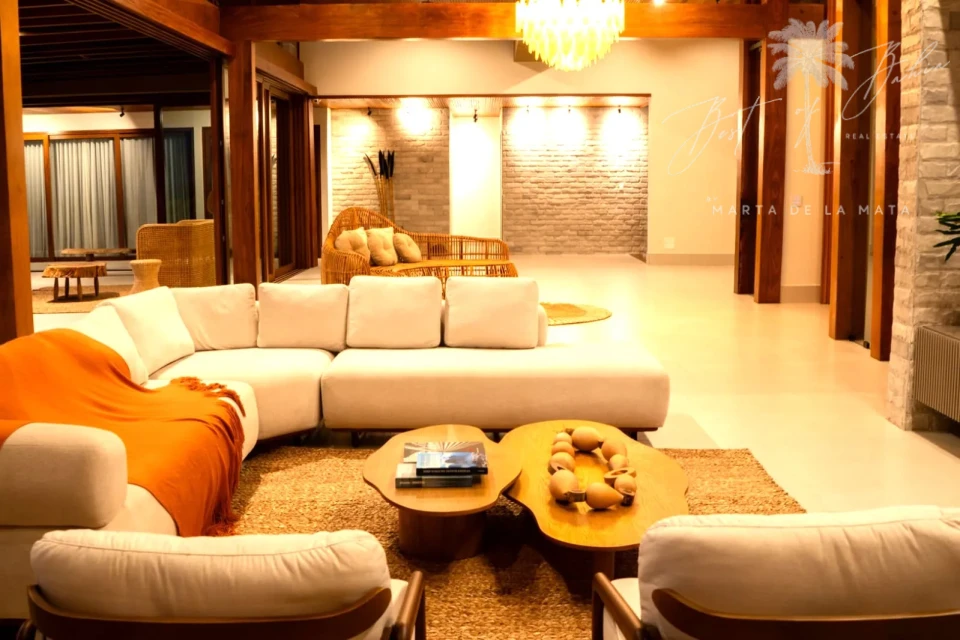 Imagens do imóveis Descubra a Casa Reserva dos Sonhos no Alto do Mucugê. Mansão exclusiva com 9 suítes, espetacular vista para o mar e mata, piscina infinita e spa.