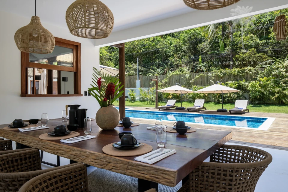 Imagens do imóveis CASA DE ALTO PADRÃO COM 5 SUITES E PISCINA A 50M DA PRAIA EM TRANCOSO | VILA VERDE