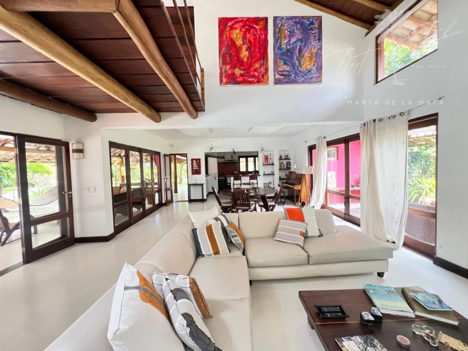 Imagens do imóveis Casa Coqueiros  com 4 suítes , piscina e academia.