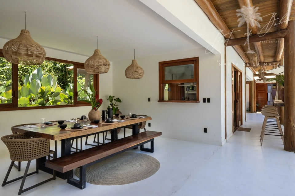 Imagens do imóveis CASA DE ALTO PADRÃO COM 5 SUITES E PISCINA A 50M DA PRAIA EM TRANCOSO | VILA VERDE
