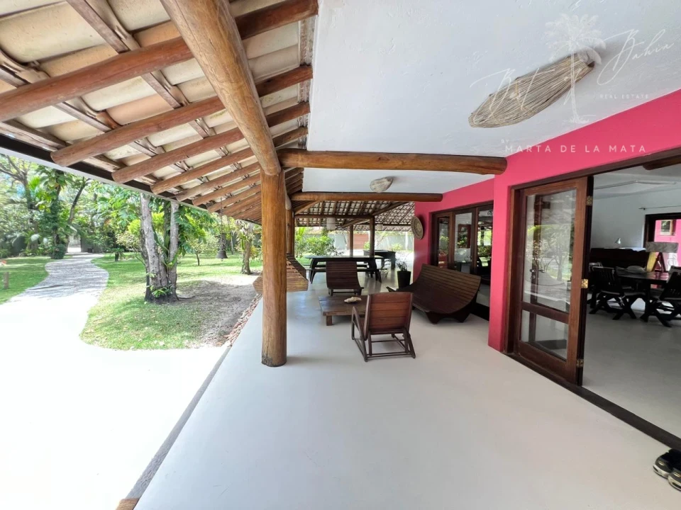 Imagens do imóveis Casa Coqueiros  com 4 suítes , piscina e academia.