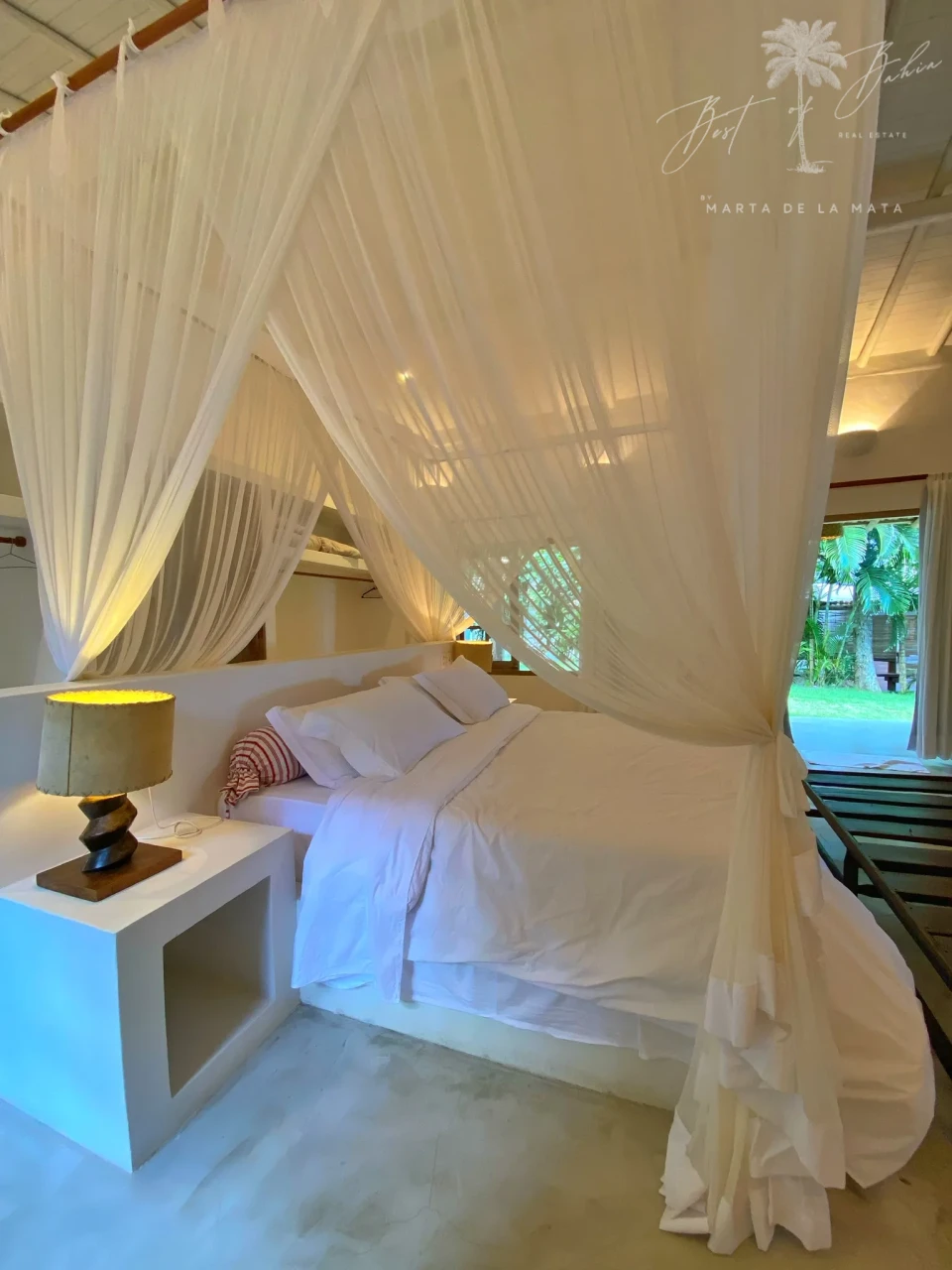 Imagens do imóveis Villa dos Espelhos: 3 suítes com o privilégio de estar a passos das águas cristalinas.