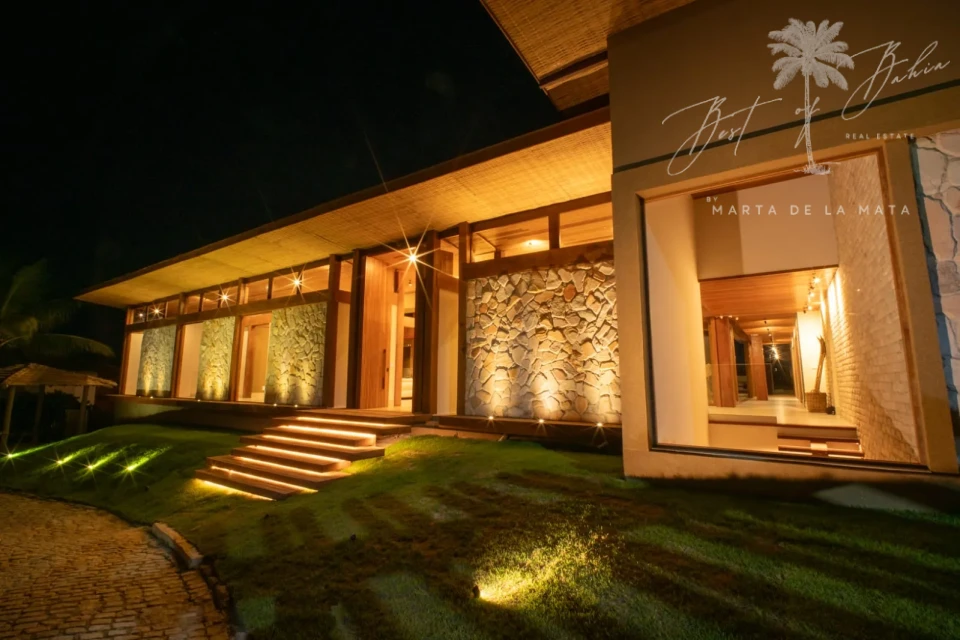 Imagens do imóveis Descubra a Casa Reserva dos Sonhos no Alto do Mucugê. Mansão exclusiva com 9 suítes, espetacular vista para o mar e mata, piscina infinita e spa.