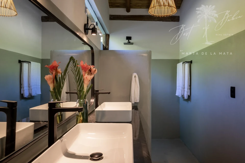 Imagens do imóveis CASA DE ALTO PADRÃO COM 5 SUITES E PISCINA A 50M DA PRAIA EM TRANCOSO | VILA VERDE
