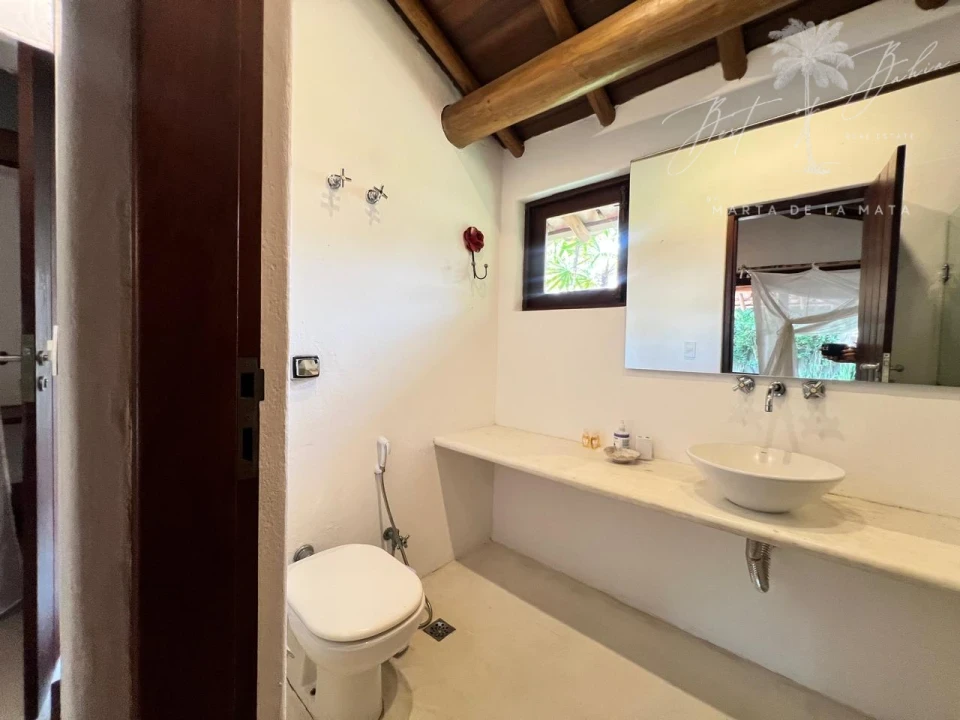 Imagens do imóveis Casa Coqueiros  com 4 suítes , piscina e academia.