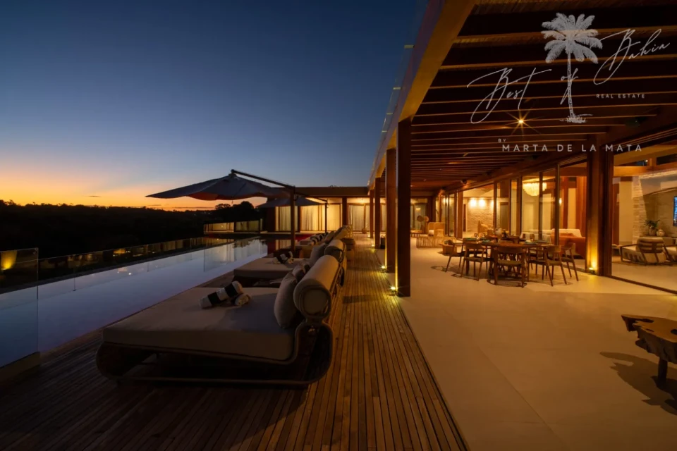 Imagens do imóveis Descubra a Casa Reserva dos Sonhos no Alto do Mucugê. Mansão exclusiva com 9 suítes, espetacular vista para o mar e mata, piscina infinita e spa.