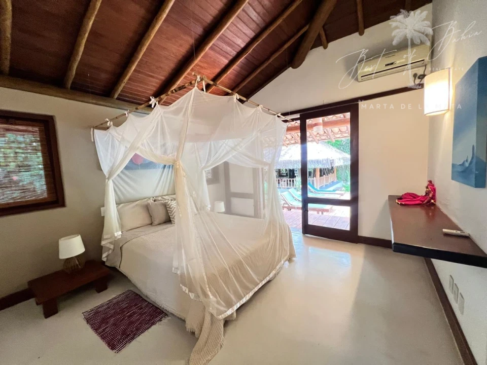 Imagens do imóveis Casa Coqueiros  com 4 suítes , piscina e academia.