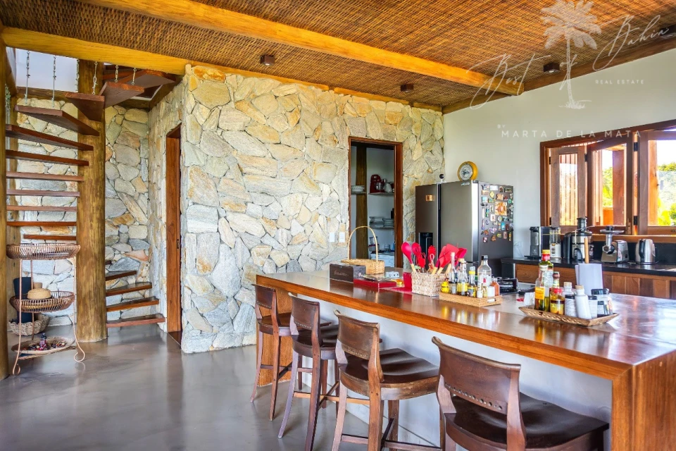 Imagens do imóveis ALUGA-SE CASA EM TRANCOSO COM 5 SUÍTES VISTA MAR – DISPONÍVEL DE 10 A 28/01