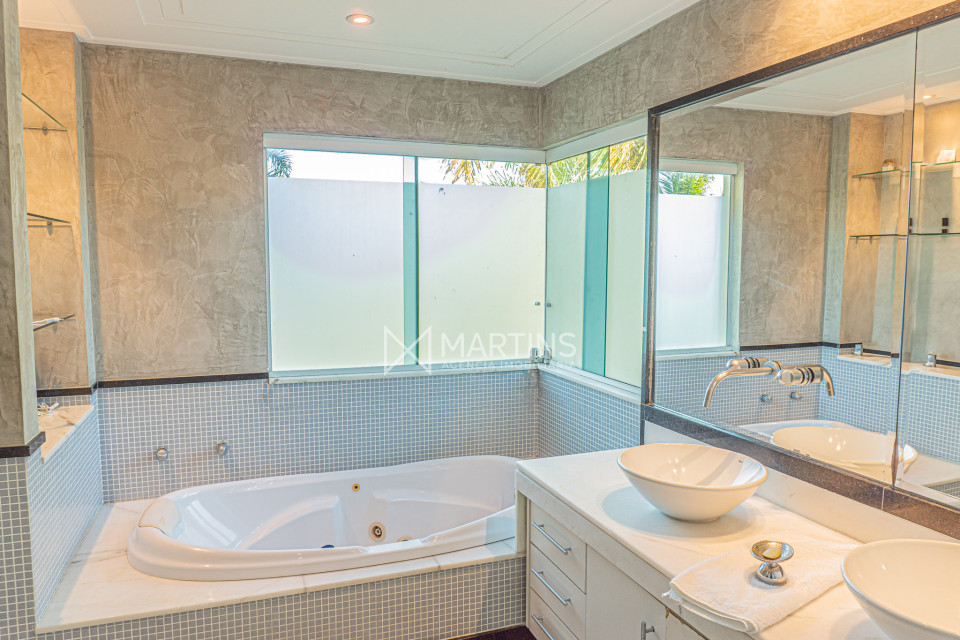 Imagens do imóveis Casa de 590m² à venda na SHIS QI 28 Lago Sul – 5 suítes, 4 vagas, vista para o Lago