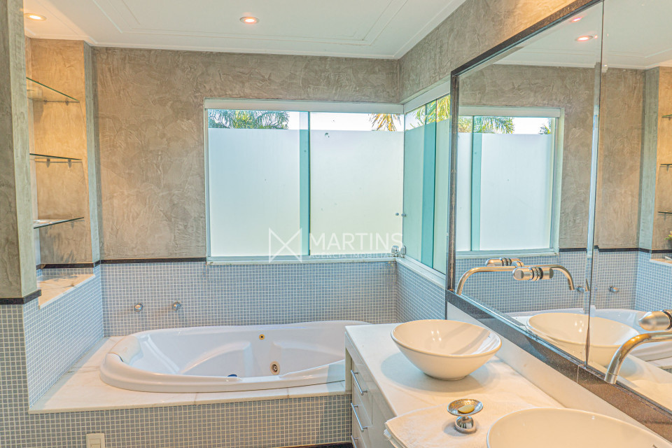 Imagens do imóveis Casa de 590m² à venda na SHIS QI 28 Lago Sul – 5 suítes, 4 vagas, vista para o Lago