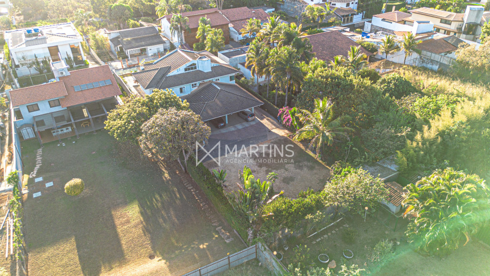Imagens do imóveis Casa de 590m² à venda na SHIS QI 28 Lago Sul – 5 suítes, 4 vagas, vista para o Lago