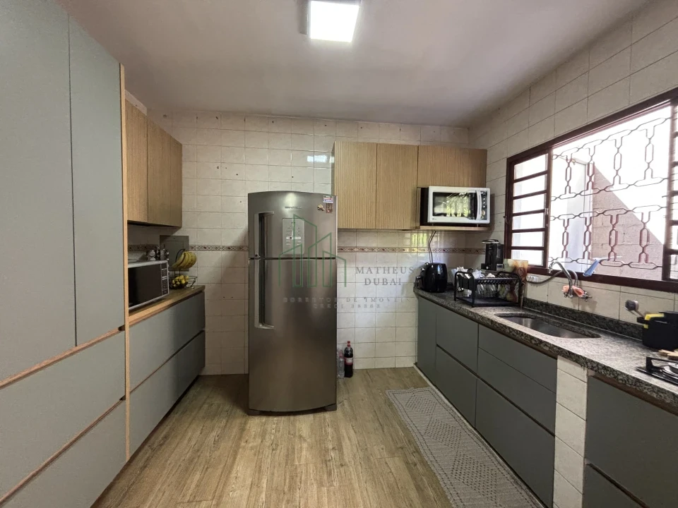 Imagens do imóveis Sobrado comercial de esquina, próximo a Cativa