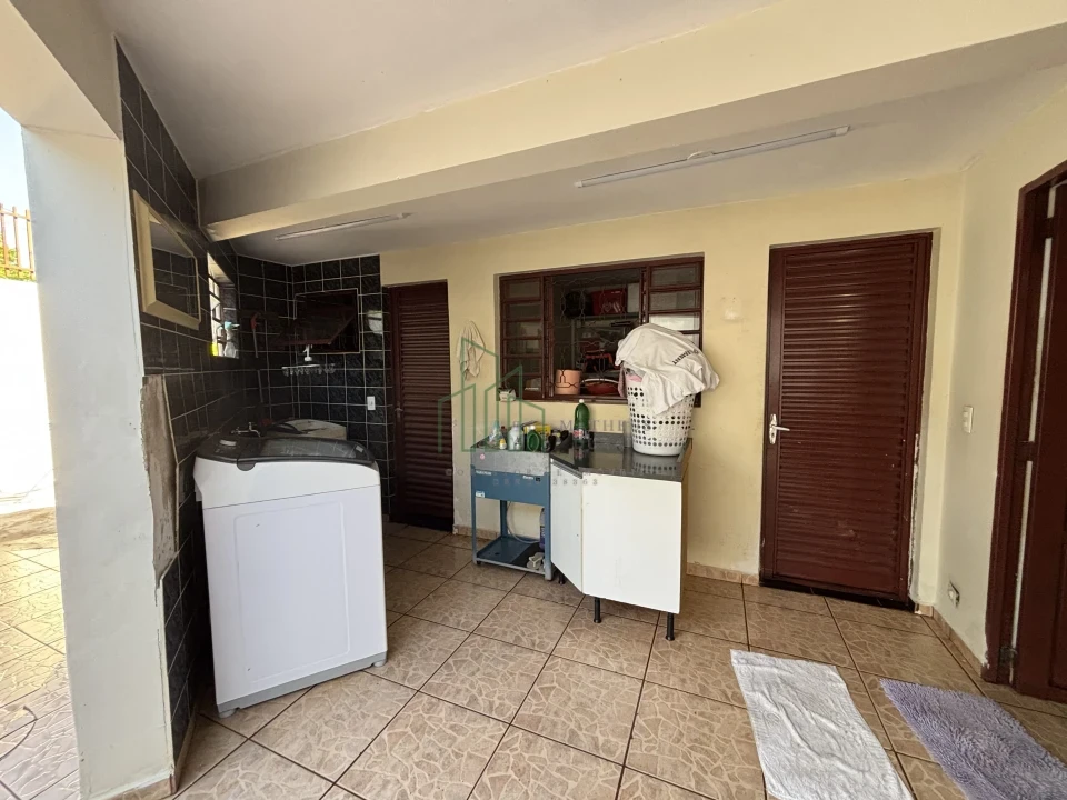 Imagens do imóveis Sobrado comercial de esquina, próximo a Cativa