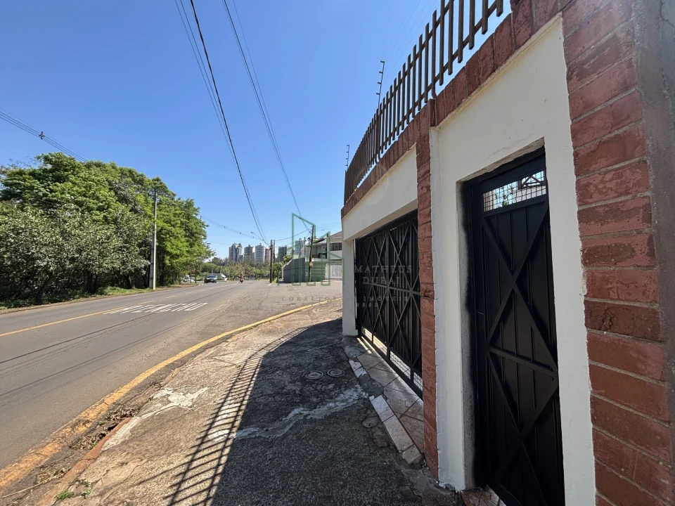 Imagens do imóveis Sobrado comercial de esquina, próximo a Cativa