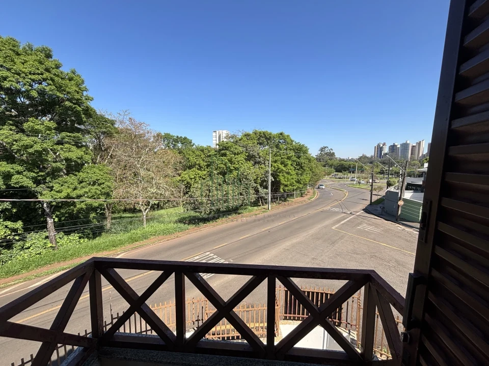 Imagens do imóveis Sobrado comercial de esquina, próximo a Cativa