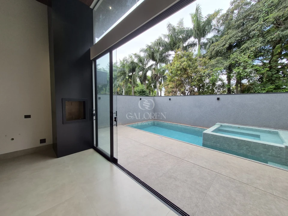 Imagens do imóveis Casa de Alto Padrão com 3 Suítes, Piscina Aquecida e Área Gourmet à Venda em Maringá – PR
