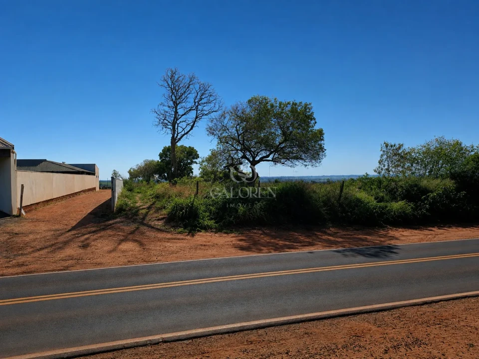 Imagens do imóveis terreno com 4.200 na pr 569 entre nova Londrina e Marilena