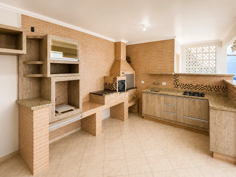 Sobrado com Piscina e Área Gourmet Completa no Jardim Itália | Maringá