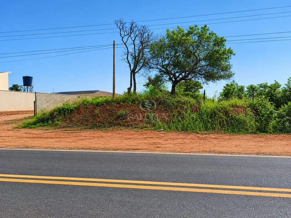 Imagens do imóveis terreno com 4.200 na pr 569 entre nova Londrina e Marilena