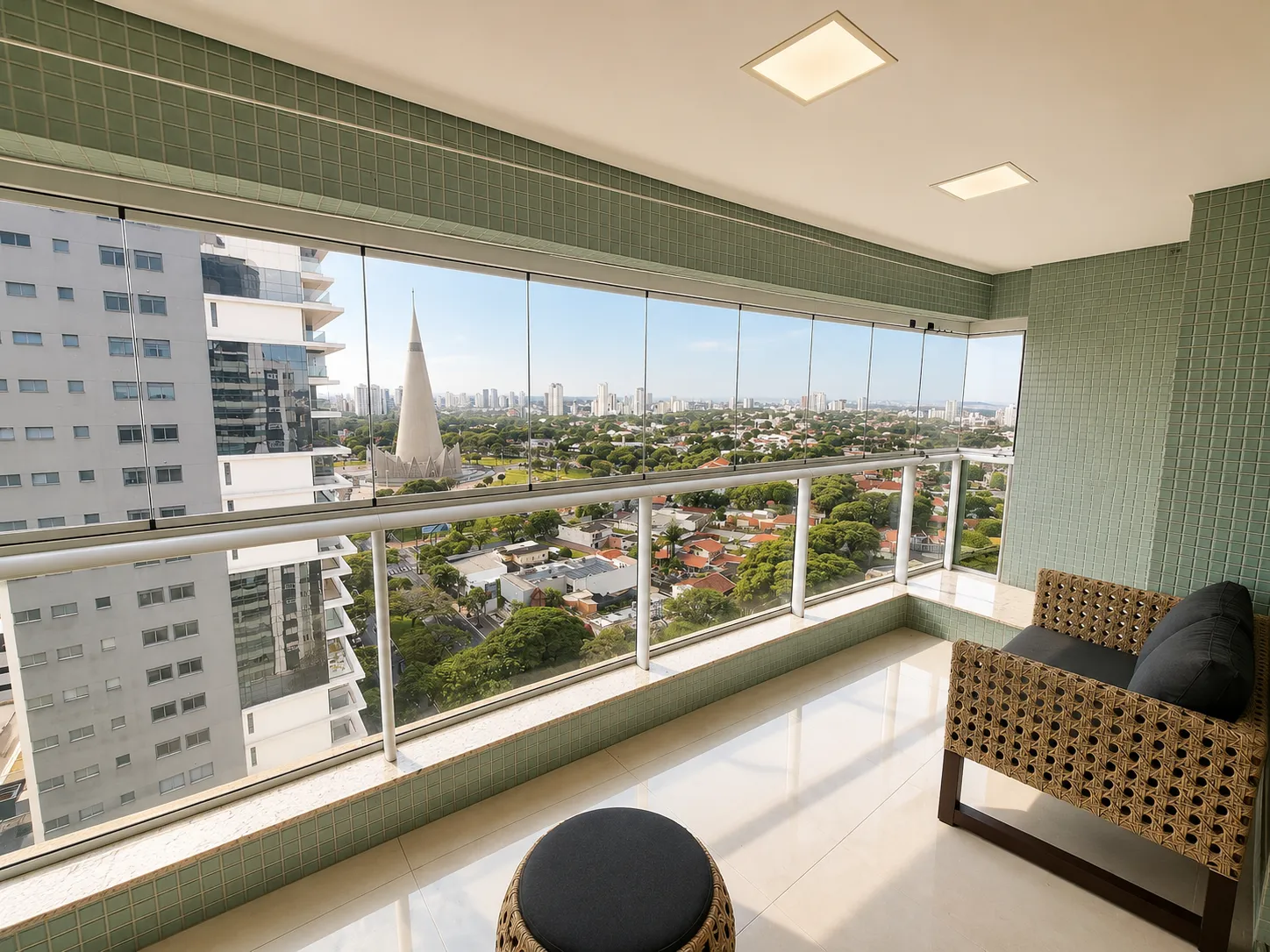 Apartamento 124 m² Privativos | 3 Suítes | Sacada Gourmet | 2 Vagas | Zona 01