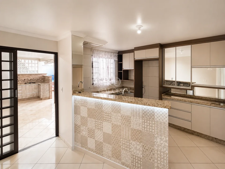 Sobrado com Piscina e Área Gourmet Completa no Jardim Itália | Maringá
