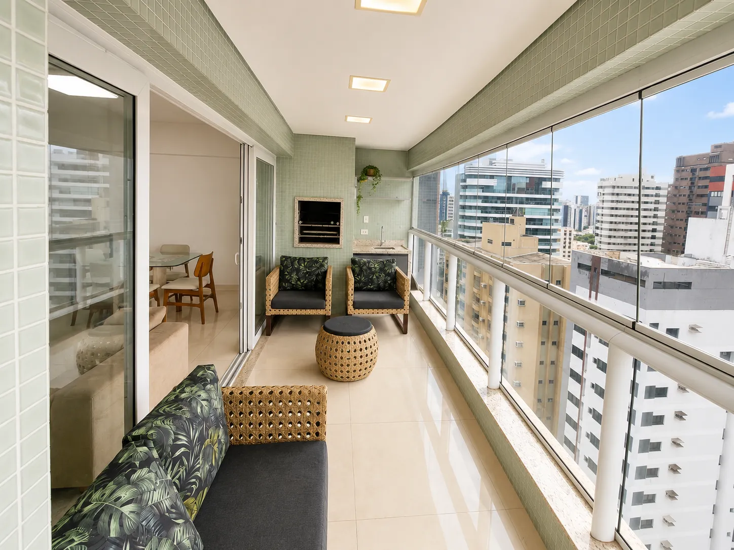 Apartamento 124 m² Privativos | 3 Suítes | Sacada Gourmet | 2 Vagas | Zona 01