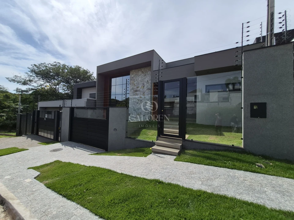 Imagens do imóveis Casa de Alto Padrão com 3 Suítes, Piscina Aquecida e Área Gourmet à Venda em Maringá – PR