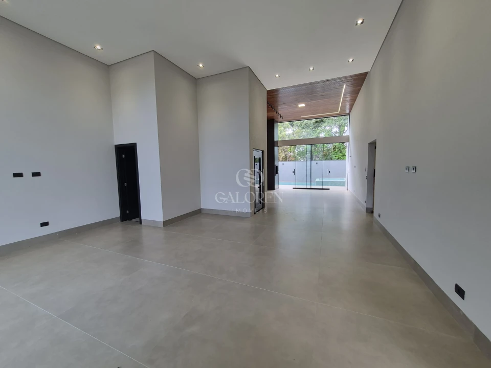 Imagens do imóveis Casa de Alto Padrão com 3 Suítes, Piscina Aquecida e Área Gourmet à Venda em Maringá – PR
