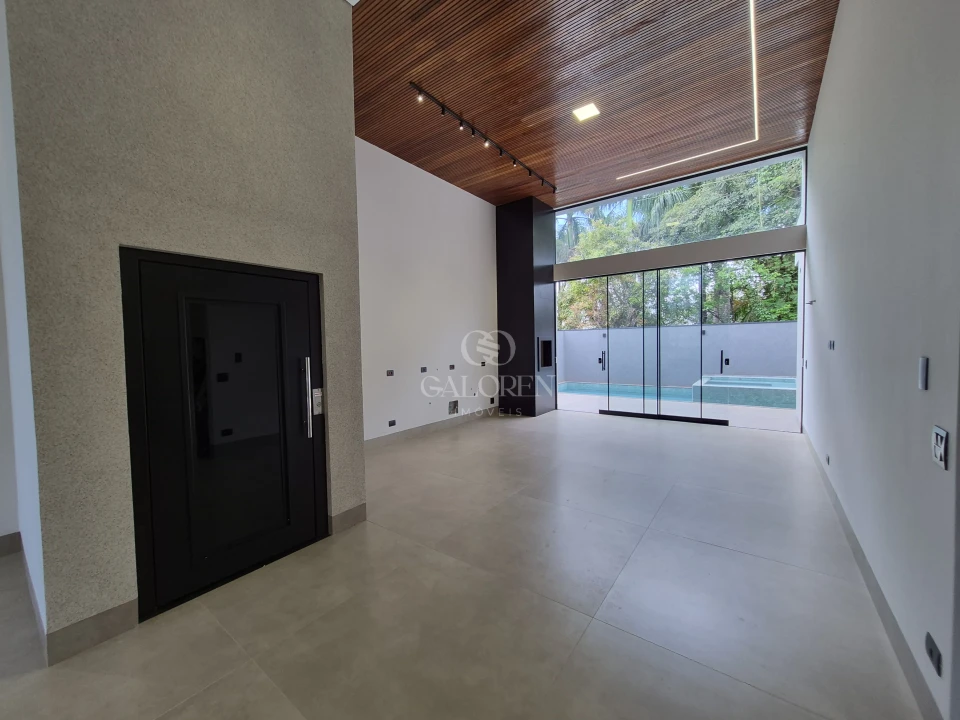 Imagens do imóveis Casa de Alto Padrão com 3 Suítes, Piscina Aquecida e Área Gourmet à Venda em Maringá – PR