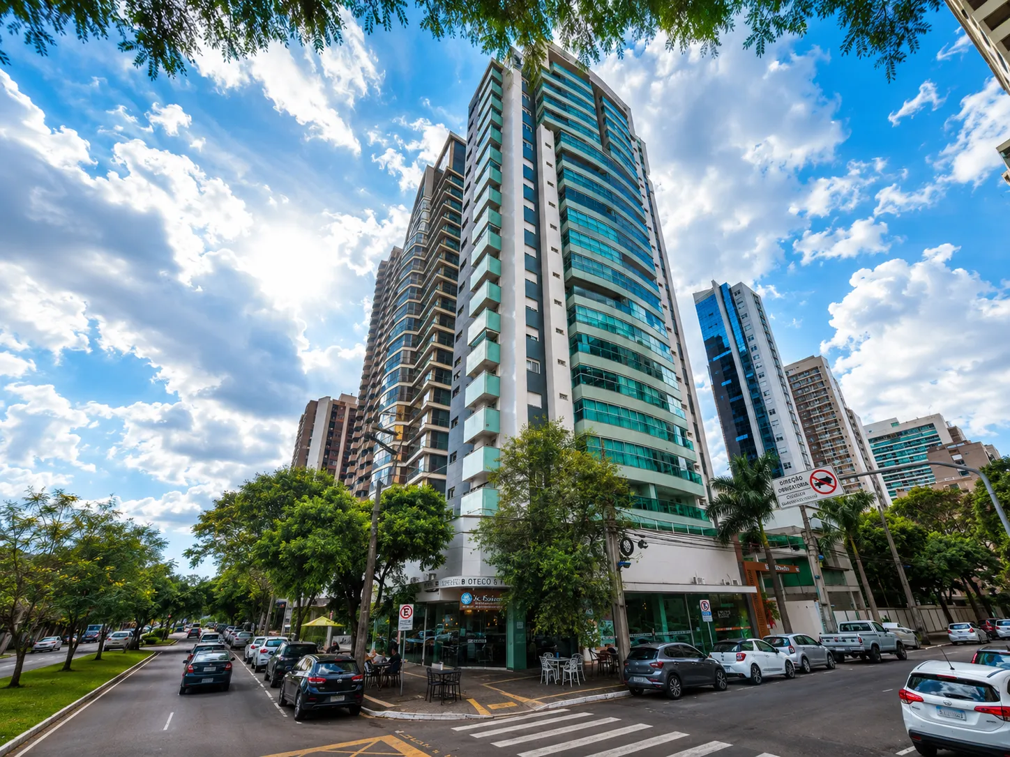 Apartamento 124 m² Privativos | 3 Suítes | Sacada Gourmet | 2 Vagas | Zona 01