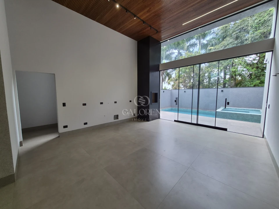 Imagens do imóveis Casa de Alto Padrão com 3 Suítes, Piscina Aquecida e Área Gourmet à Venda em Maringá – PR